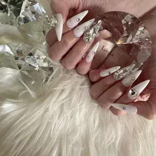 ネイル lavia🖤 ayumiのネイルデザイン