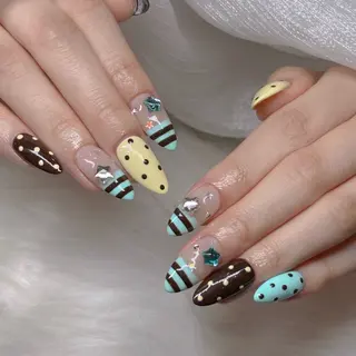 ネイル MQueen ネイルサロンマルのネイルデザイン