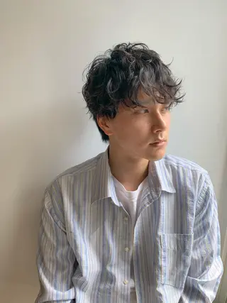 ミディアム パーマ メンズ 三矢 ちなつのヘアスタイル