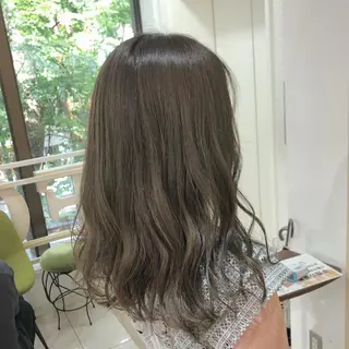 ミディアム カラー TRENCH 相澤 果歩のヘアスタイル