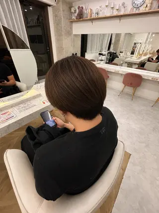 カラー 荒井 彩華のヘアスタイル