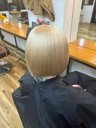 ミディアム カラー ハイトーン／メンズ YANAのヘアスタイル