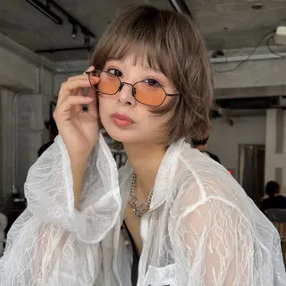 ショート ウルフ/レイヤー/ ブリーチカラーのヘアスタイル