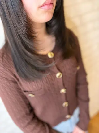 セミロング 秋葉 万柚子のヘアスタイル