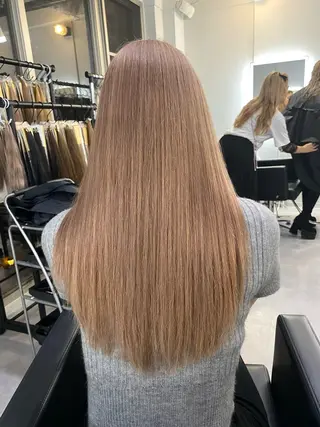 ロング カラー 大阪ケアブリーチ/ ミルクティーベージュのヘアスタイル