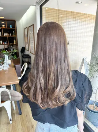 ロング カラー ツキダテ ユイのヘアスタイル