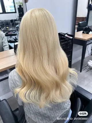 ミディアム カラー ヘアアレンジ RYOSUKE ハイトーンのヘアスタイル