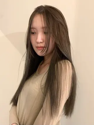 セミロング カラー 落合希 Olivebeigeのヘアスタイル