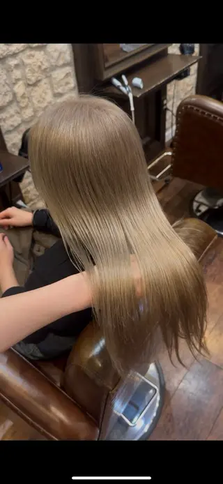 ロング カラー ブリーチカラー⸜♡⸝ クルミ🐍のヘアスタイル