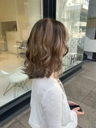 ミディアム カラー 大長 広菜のヘアスタイル