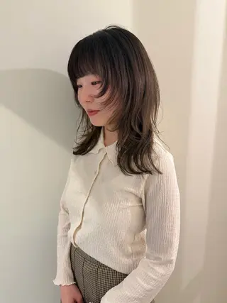 ミディアム 渋谷 留菜のヘアスタイル