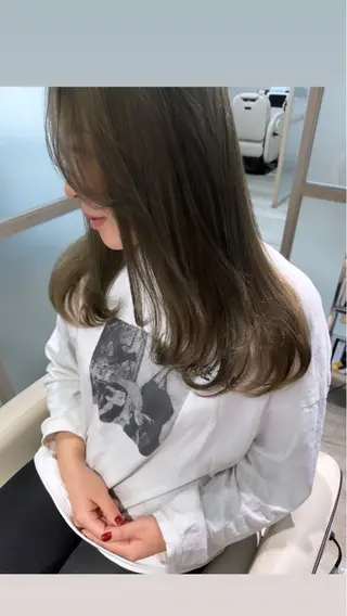 セミロング 髪質改善×艶カラー 🌼Haru🌼のヘアスタイル