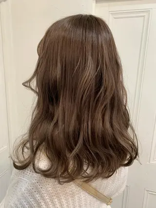 ミディアム カラー wakana/ 柔らかベージュカラーのヘアスタイル