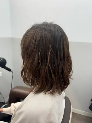 ミディアム カラー パーマ ヘアアレンジ 個室で似合わせ好印象 🧡外山弥千代のヘアスタイル