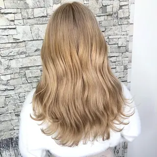ロング 🪄🫧ハイトーン/ 乙津茜🐰L'wisのヘアスタイル
