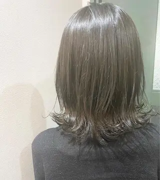 ミディアム カラー moanin モーニンのヘアスタイル