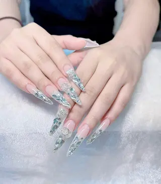 ロング エクラ ネイルのネイルデザイン