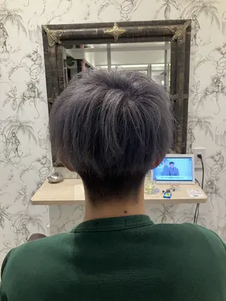 カラー メンズ yuumi 👱🏻‍♀️のヘアスタイル