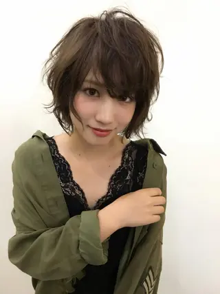 ショート カラー CALMHAIR 五十實淳のヘアスタイル