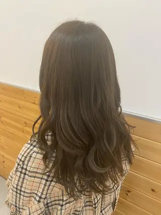 ロング カラー 草野 奈扇のヘアスタイル