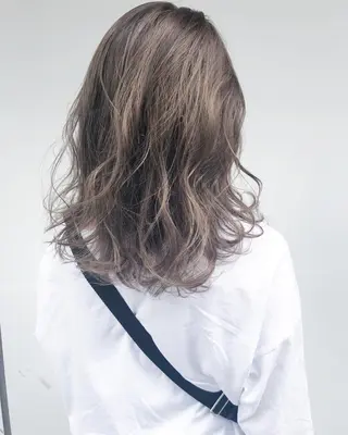 セミロング カラー 東 みのりのヘアスタイル
