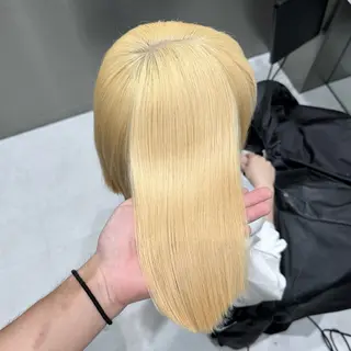 セミロング カラー 💫艶ハイトーン×髪 質改善💫リュウトのヘアスタイル