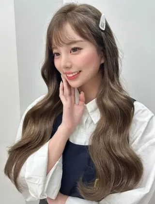 カラー ロング BIZE eclatのヘアスタイル
