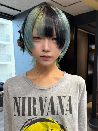ミディアム TAIRA横浜ウルフ 🐺デザインカラーのヘアスタイル