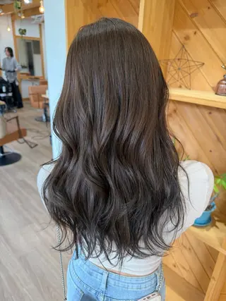 ロング カラー 塩本 琴音のヘアスタイル