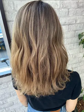 セミロング カラー Oopsレイヤー 加藤澄都のヘアスタイル