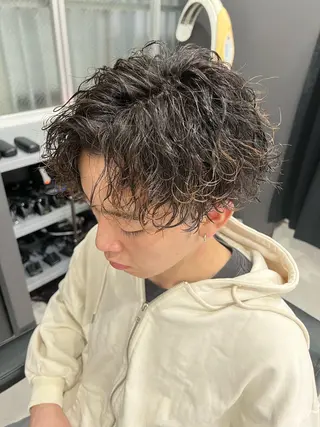 ショート カラー パーマ メンズ 渡邉 勇樹のヘアスタイル