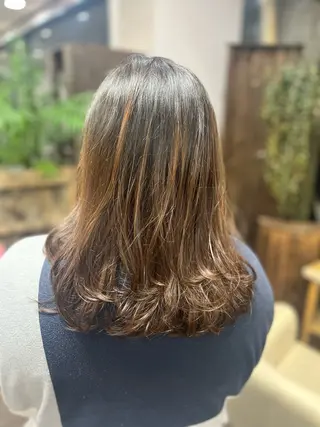 セミロング assemblage 江川羽南のヘアスタイル