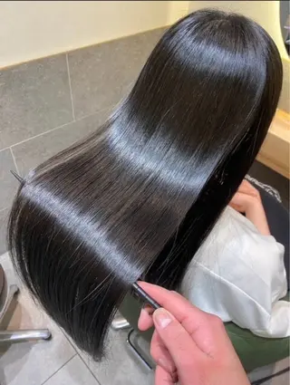 ロング 三瓶 眞実子のヘアスタイル