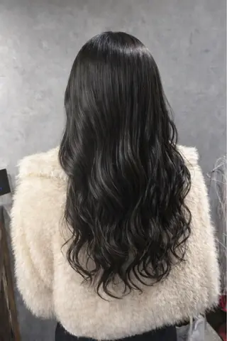 ロング 山本 悠理のヘアスタイル