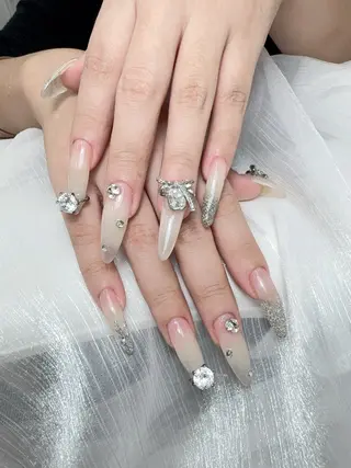 ネイル 🪷Mi.o あいちゃん🐝のネイルデザイン