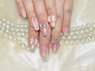 ネイル 🦋 Queenieのネイルデザイン