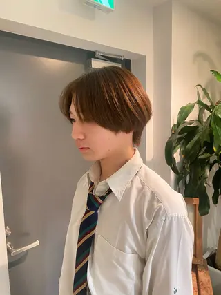 カラー 岩崎 優のヘアスタイル