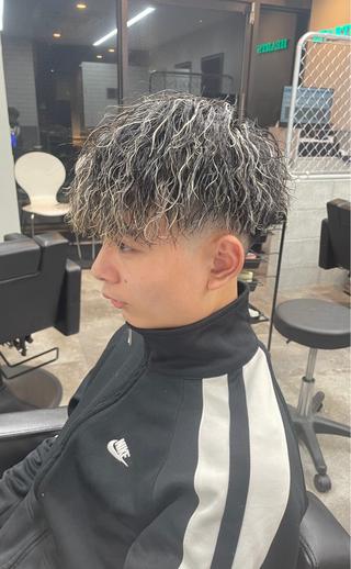ショート カラー パーマ メンズ 角田 凌のヘアスタイル
