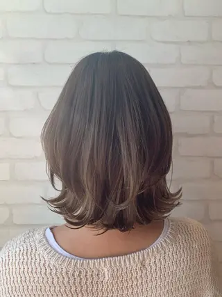 ミディアム 秋葉 万柚子のヘアスタイル