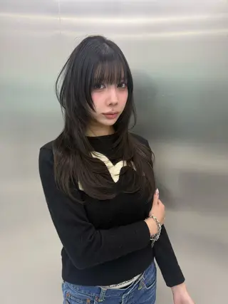 ロング NANAMI／レイヤ ー／ワンホンヘアのヘアスタイル