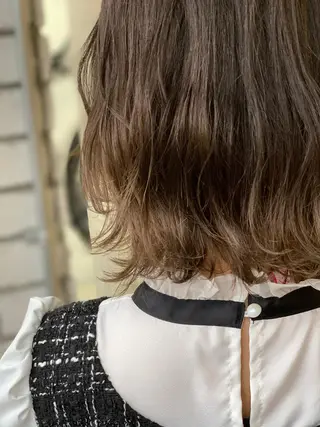 ミディアム カラー LUXBE LUCEのヘアスタイル