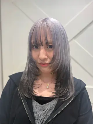ロング カラー ハイトーンカラー シールエクステのヘアスタイル