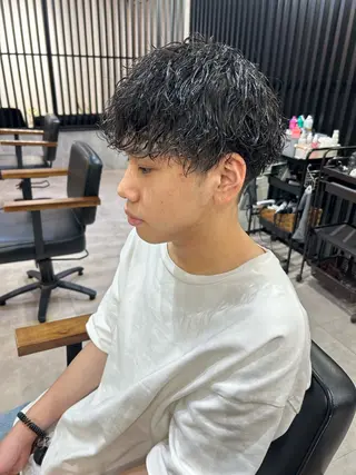 ショート パーマ メンズ 勝毛 広貴のヘアスタイル