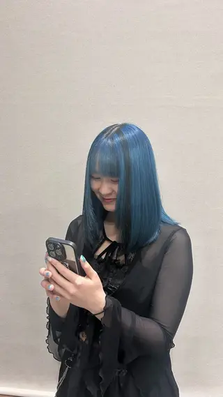 セミロング カラー 中島 万凜のヘアスタイル