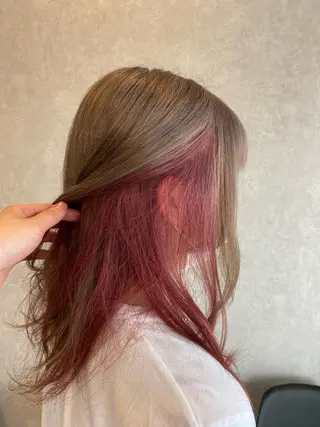 セミロング レイヤーカット・透明 感カラー✨️春山栞菜のヘアスタイル
