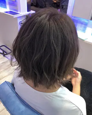 ショート カラー 白井 つづりのヘアスタイル