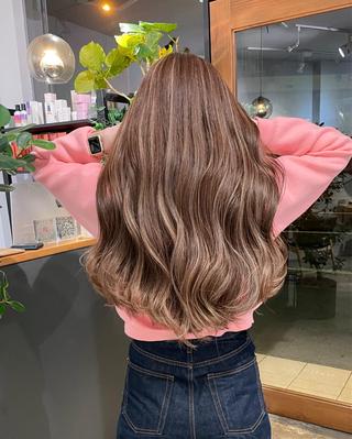 ロング 岸川 恭子のヘアスタイル
