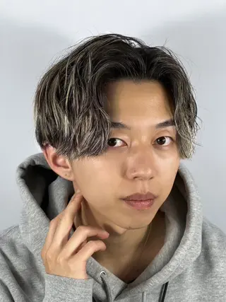 ミディアム 阿賀 佑季のヘアスタイル