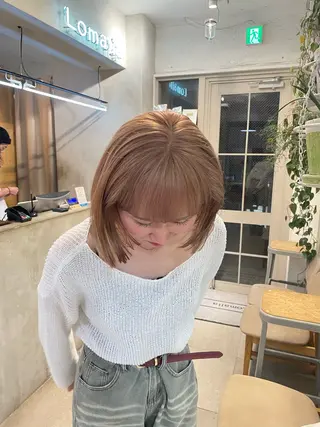 ショート カラー ミルクティー× グレージュMOMOのヘアスタイル