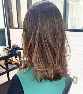 セミロング カラー パーマ ヘアアレンジ メンズ キッズ ネイル マツエク・マツパ アイブロウ 似合せレイヤー/ 柔らか透明感カラーのヘアスタイル